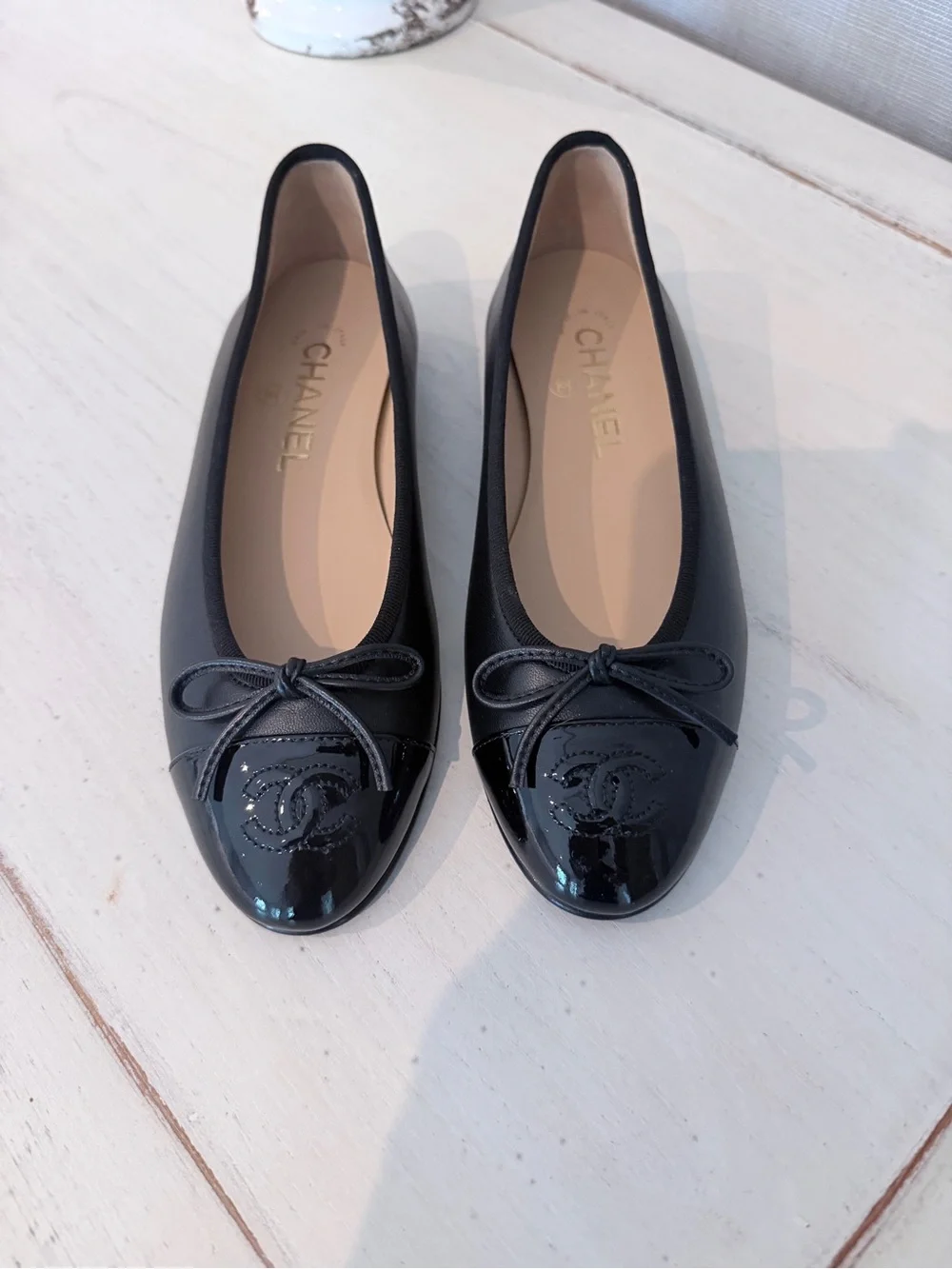 CHANEL Black Leather Cap-Toe Bow Ballet Flats